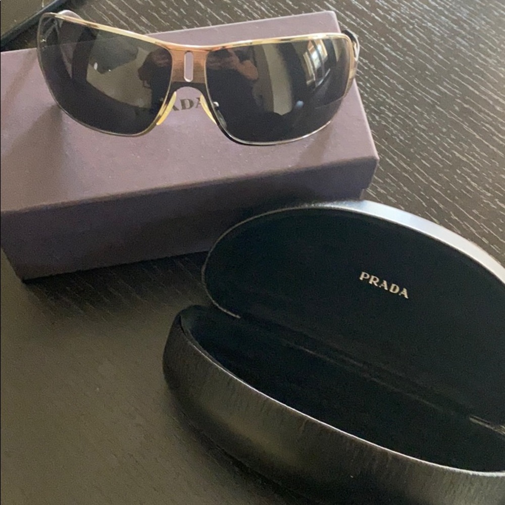 Prada sunglasses - Picture 5 of 6